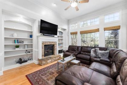 Providence Pl - Sleeps 10 - 4 Bdrms - 15 Min Dwntn
