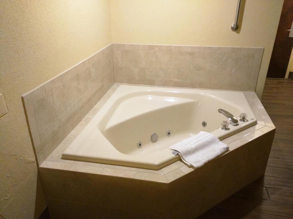 SureStay Plus by Best Western Tarboro-Kingsboro - image 3