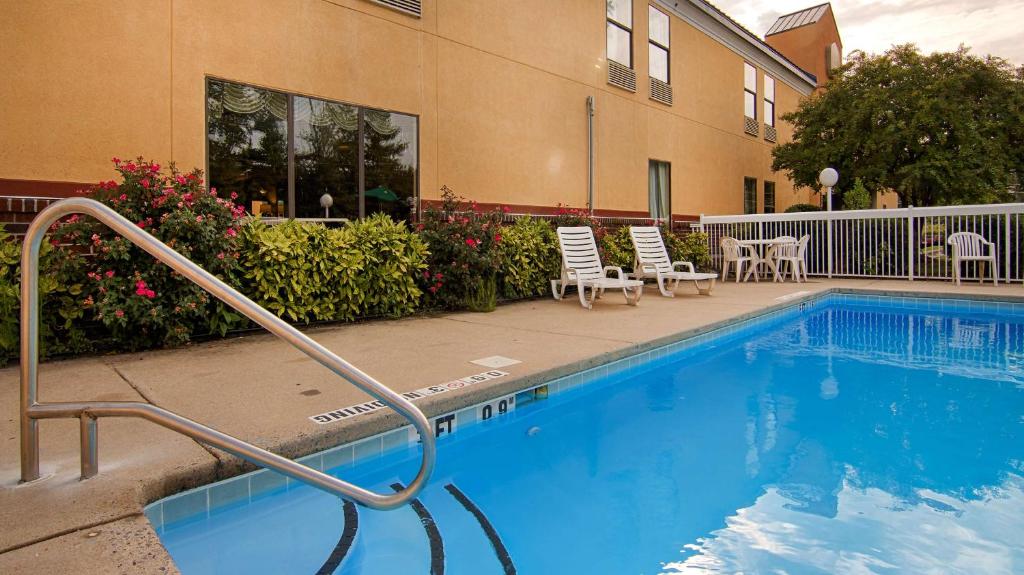 SureStay Plus by Best Western Tarboro-Kingsboro - image 6