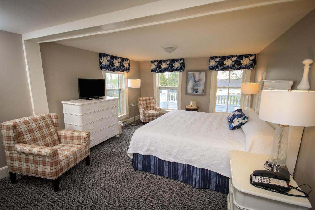 Harbour View Inn - image 7