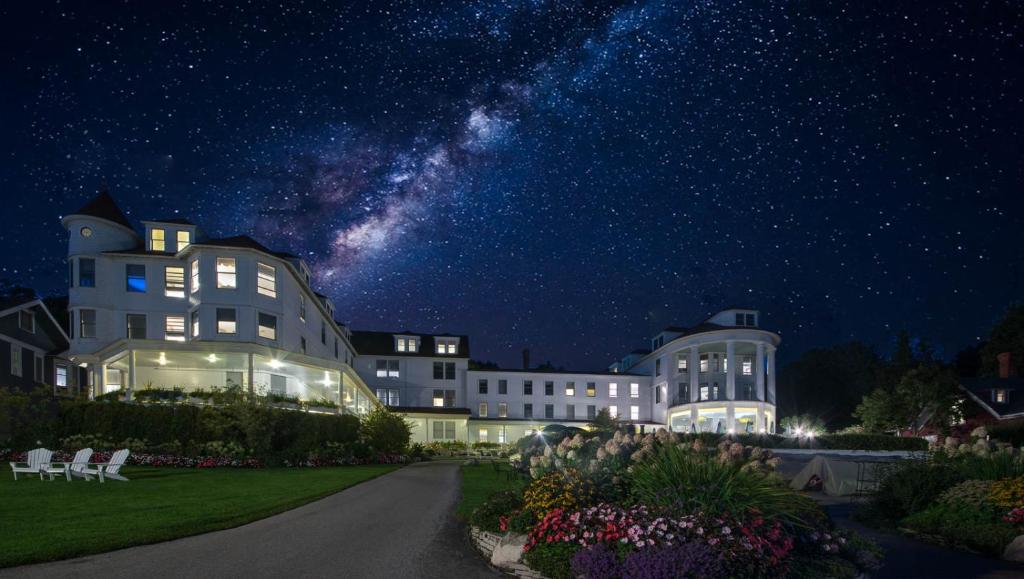 Island House Hotel - image 5