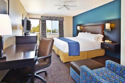 Holiday Inn Express Mackinaw City an IHG Hotel - image 11