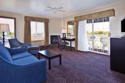 Holiday Inn Express Mackinaw City an IHG Hotel - image 12