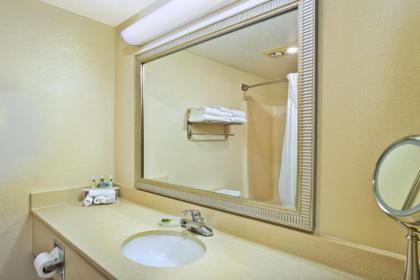 Holiday Inn Express Mackinaw City an IHG Hotel - image 18