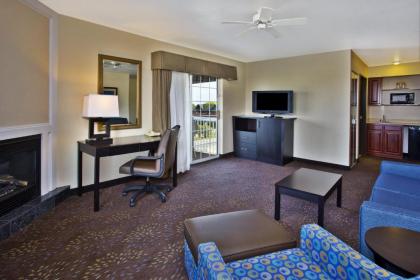 Holiday Inn Express Mackinaw City an IHG Hotel - image 4