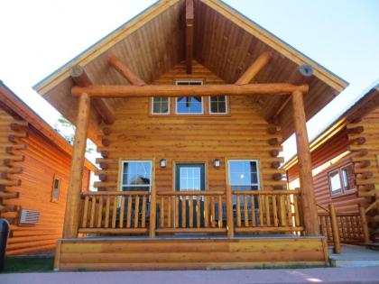 Cabins of Mackinaw & Lodge