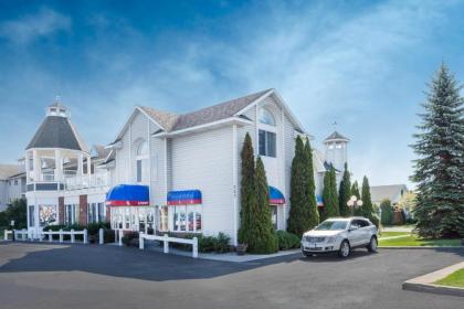 Ramada by Wyndham Mackinaw City Waterfront - image 7