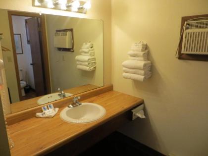 Bridgeview Motel - image 10