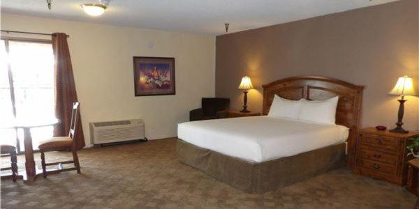 Bridgeview Motel - image 2