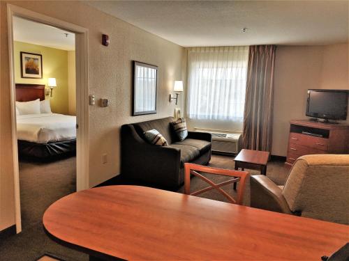 Candlewood Suites Macon - image 5