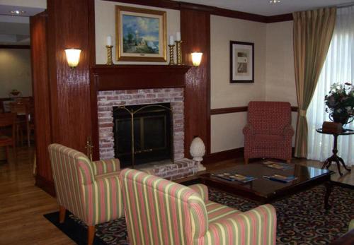 Fairfield Inn & Suites Macon - image 2