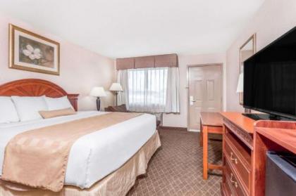 Ramada by Wyndham Macon - image 5