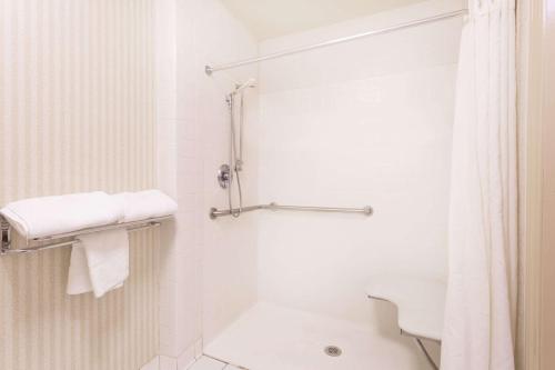 Super 8 by Wyndham Macon West - image 5