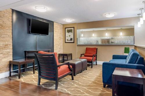 Comfort Inn & Suites Macon North I-75 - image 2