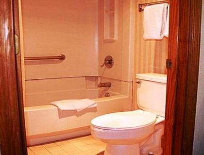 Regency Inn & Suites - image 4