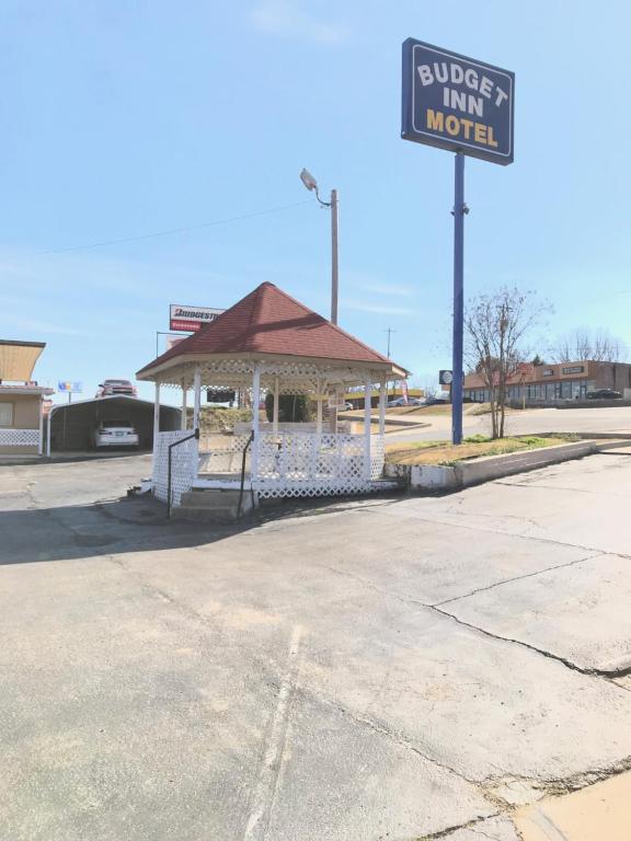 BUDGET INN - image 5