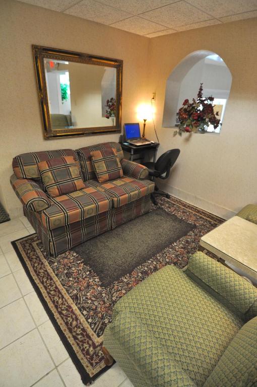 Hillside Inn - image 6