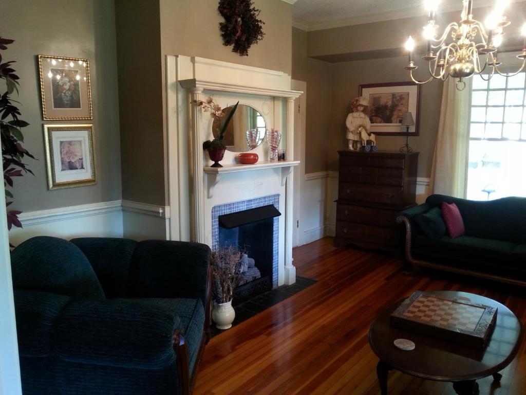 Hunter House Madison - main image