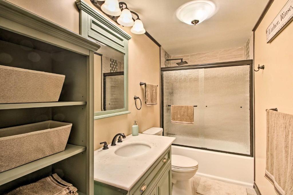 Home with Sunroom - 10-Min Walk to Boulder Beach - image 3