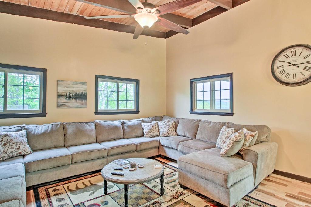 Home with Sunroom - 10-Min Walk to Boulder Beach - image 4