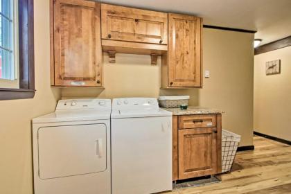 Home with Sunroom - 10-Min Walk to Boulder Beach - image 8