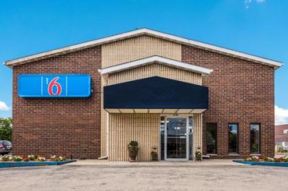 Motel 6-Madison WI - East - image 1
