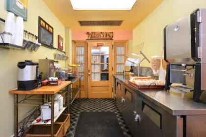 Americas Best Value Inn Mayflower - image 4