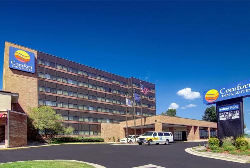Comfort Inn & Suites Madison - Airport - main image