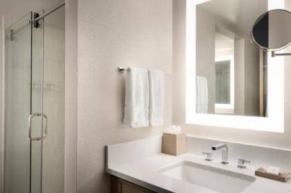 Sheraton Madison Hotel - image 5