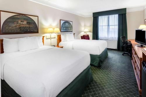 La Quinta by Wyndham Madison American Center - image 3