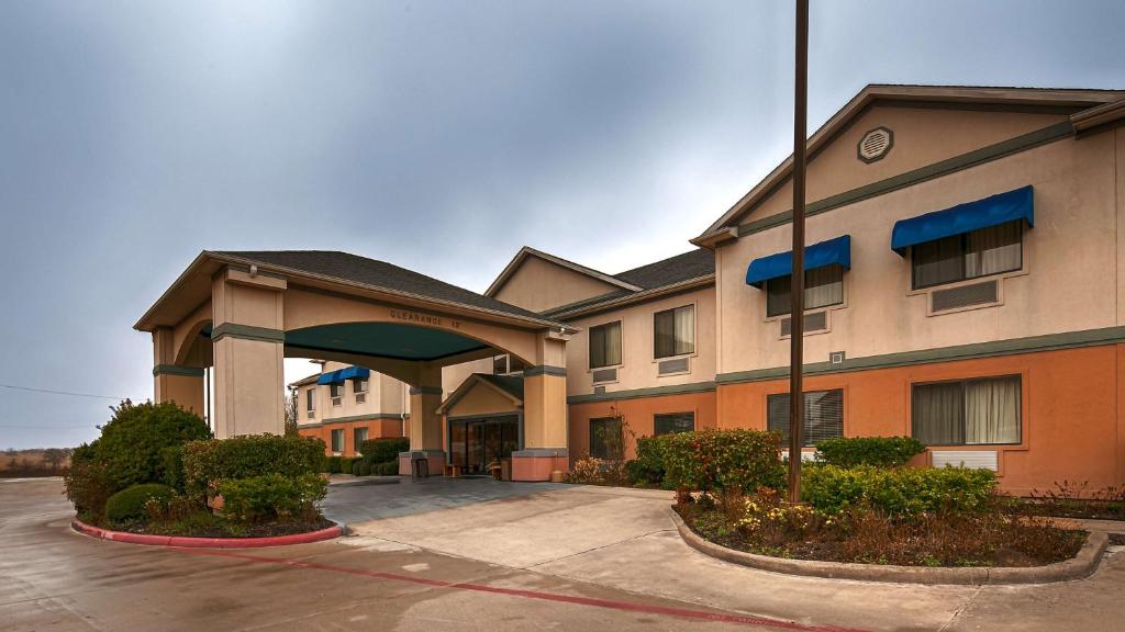 Best Western Executive Inn And Suites - main image