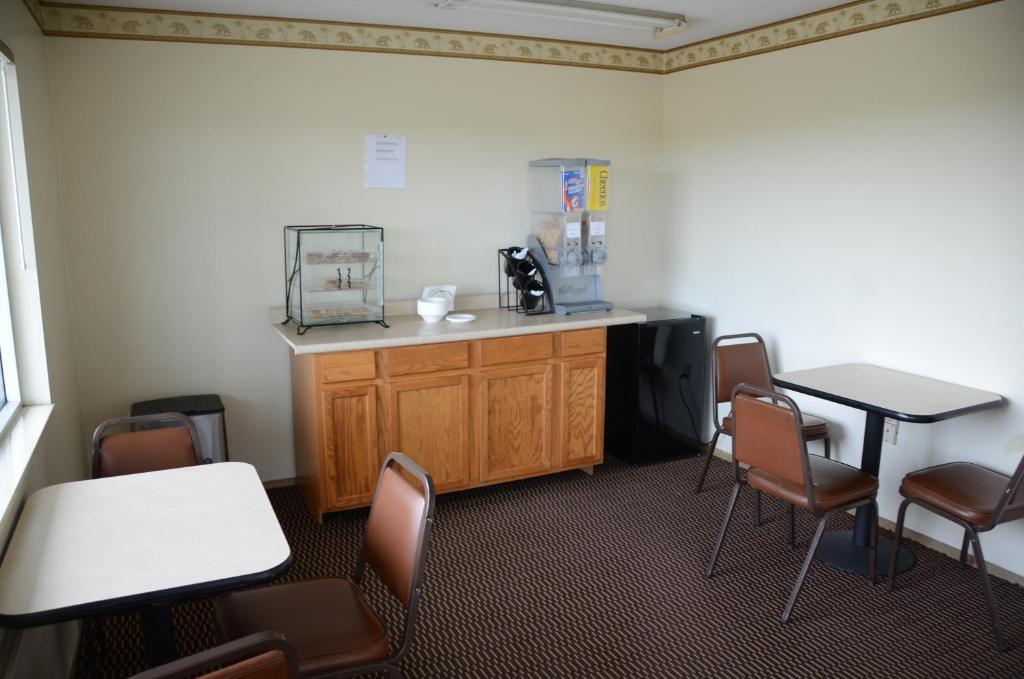 Big Spring Inn Madisonville - image 4