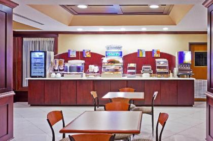 Holiday Inn Express Hotel & Suites-Magee - image 21