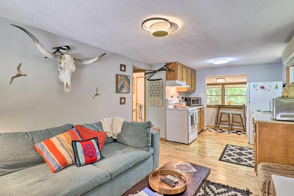 Hidden Creekside Cottage with Hot Tub and Grill! - main image