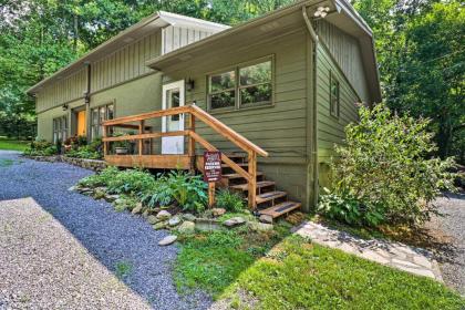 Family Cottage with Creekside Fire Pit Access! - image 2