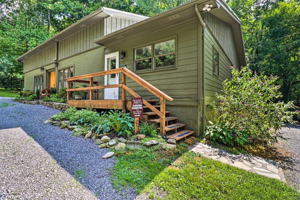 Family Cottage with Creekside Fire Pit Access! - image 2