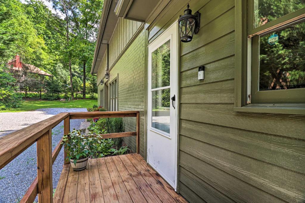 Family Cottage with Creekside Fire Pit Access! - image 4
