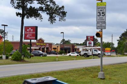 Executive Inn & Suites Magnolia - image 7