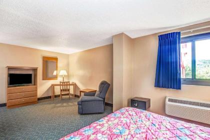 Super 8 by Wyndham Mahwah - image 15