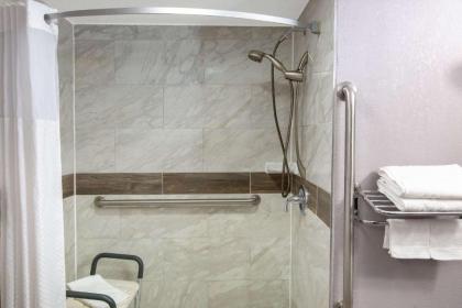 Super 8 by Wyndham Malvern - image 14