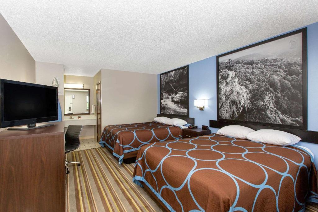 Super 8 by Wyndham Malvern - image 3