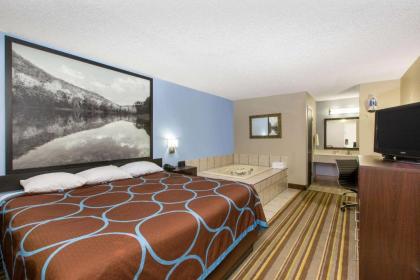 Super 8 by Wyndham Malvern - image 4