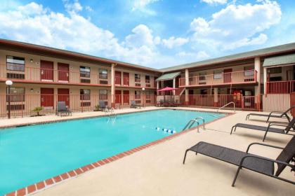 Super 8 by Wyndham Malvern - image 6