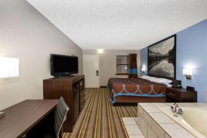 Super 8 by Wyndham Malvern - image 8