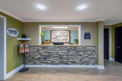 Super 8 by Wyndham Malvern - image 9