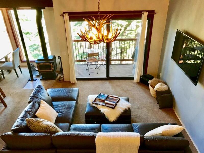 Blue Jay Chalet - main image