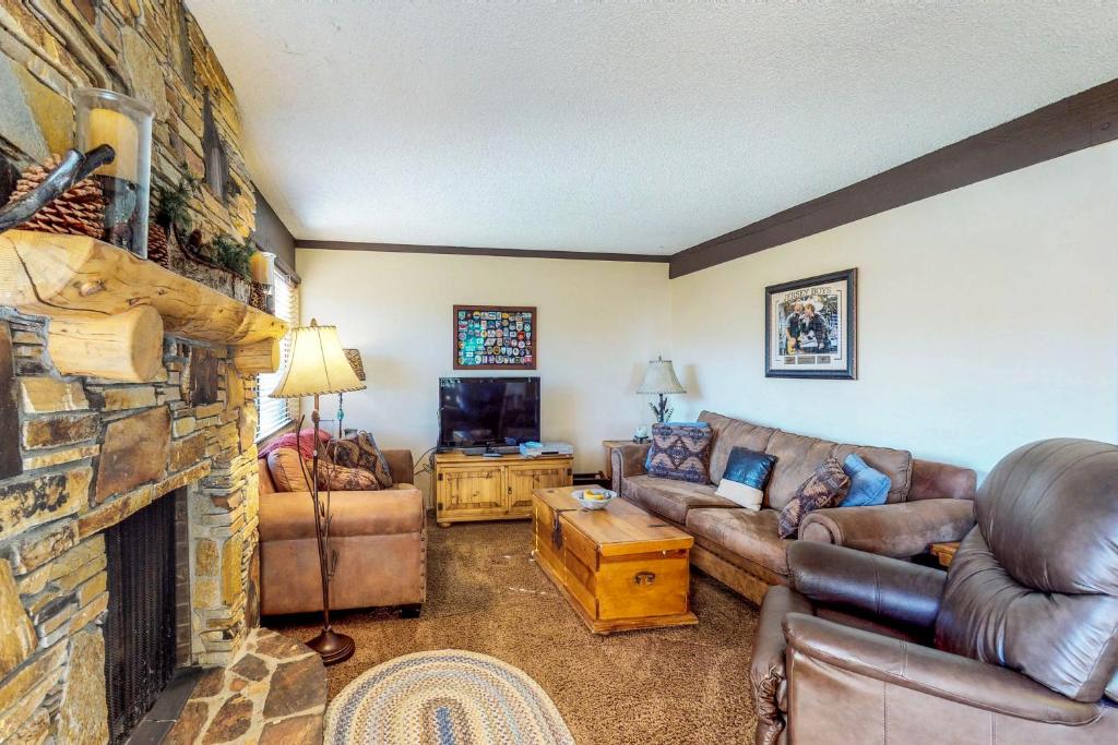 Mammoth Ski & Racquet Club #131 - main image
