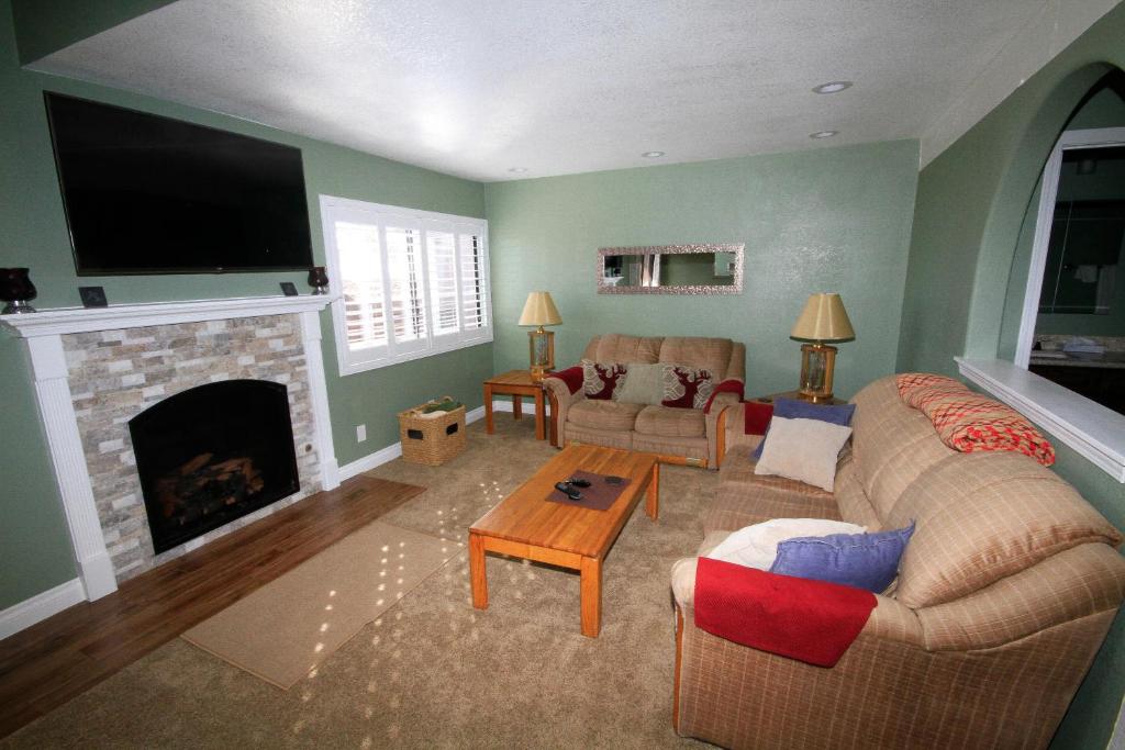 Mammoth Ski & Racquet Club #66 - main image