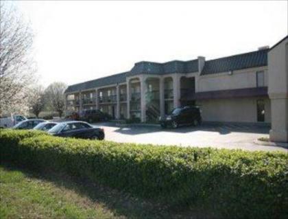 Econo Lodge Inn  Suites manchester