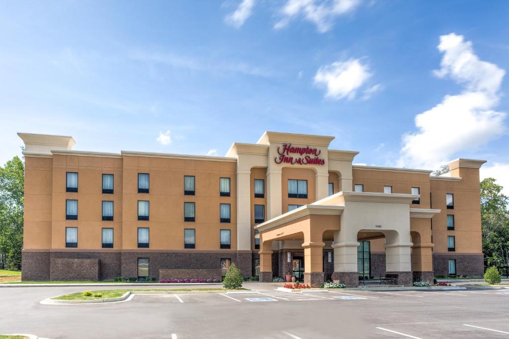 Hampton Inn & Suites Manchester TN - main image